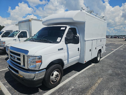 Used 2024 Ford E-350 - photo 2