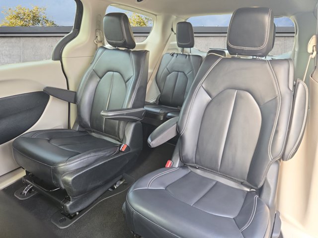 Used 2023 Chrysler Pacifica - photo 16