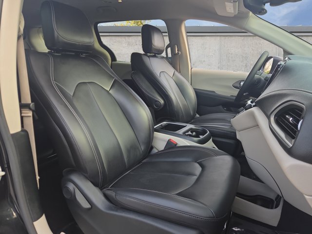 Used 2023 Chrysler Pacifica - photo 18