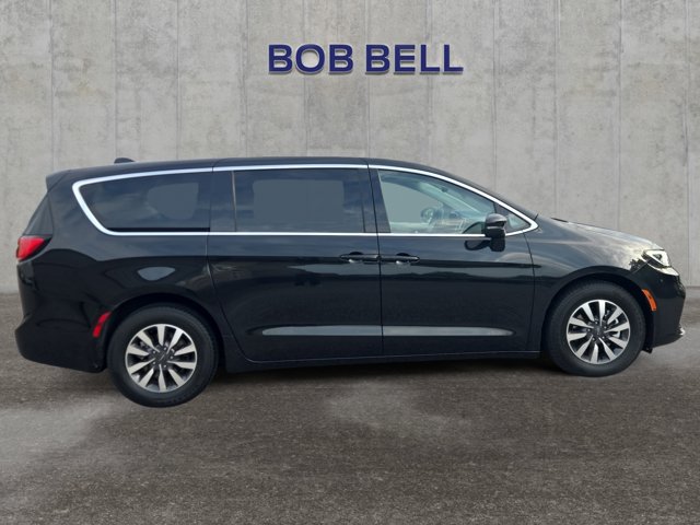 Used 2023 Chrysler Pacifica - photo 9