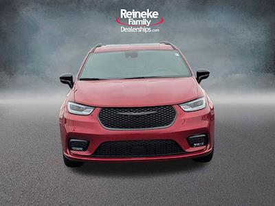 Used 2025 Chrysler Pacifica - photo 1