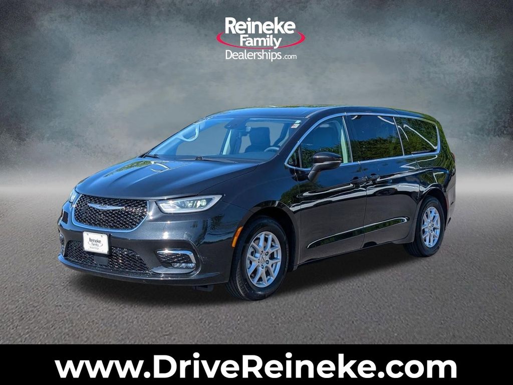 Used 2023 Chrysler Pacifica - photo 21