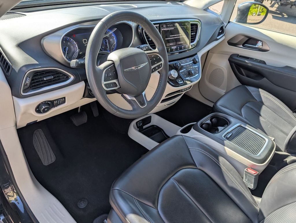 Used 2023 Chrysler Pacifica - photo 11