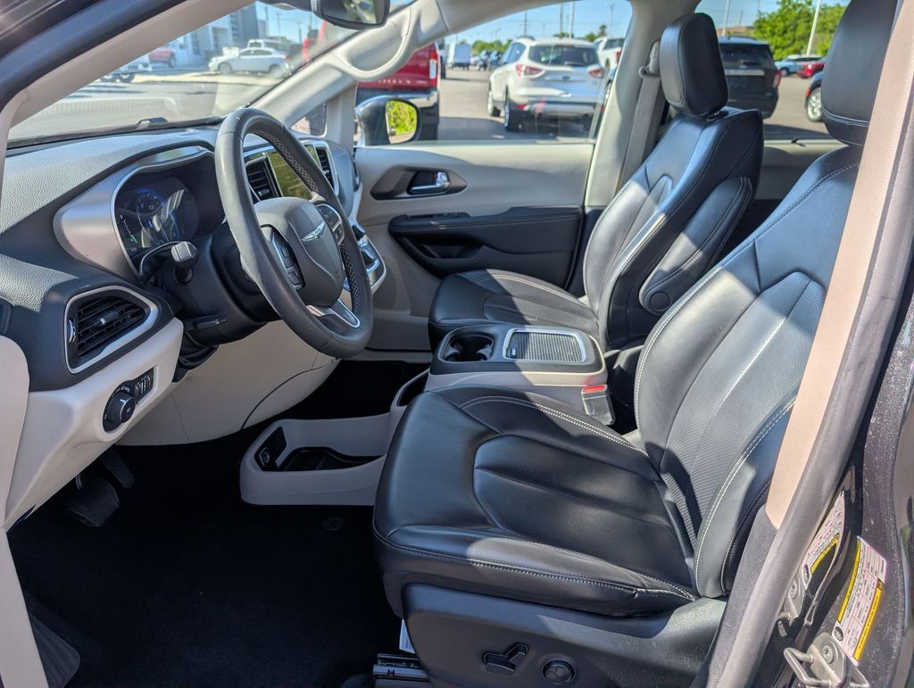 Used 2023 Chrysler Pacifica - photo 12