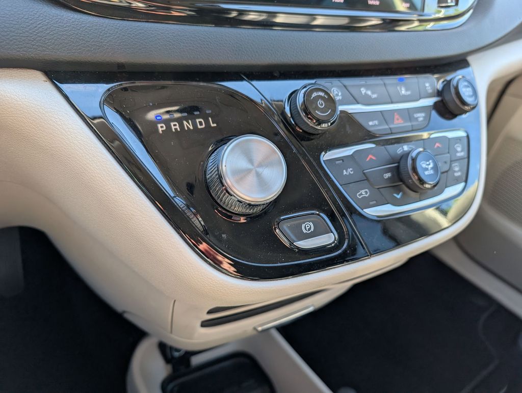Used 2023 Chrysler Pacifica - photo 14