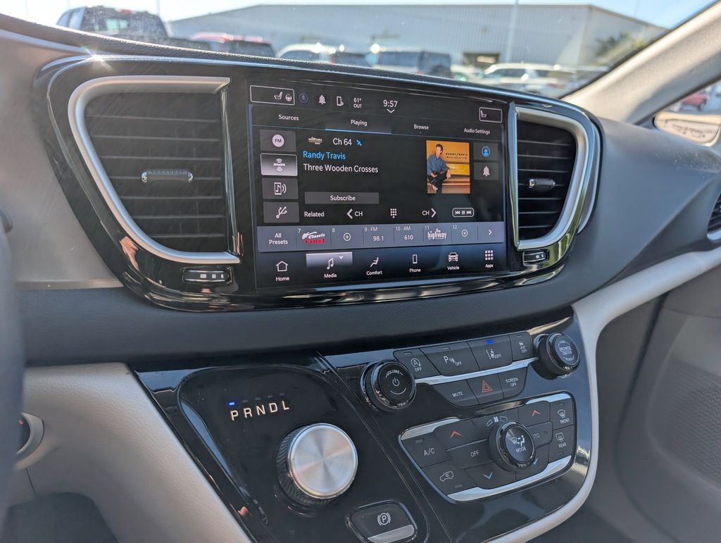 Used 2023 Chrysler Pacifica - photo 15