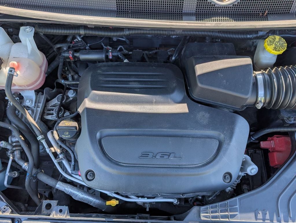 Used 2023 Chrysler Pacifica - photo 5