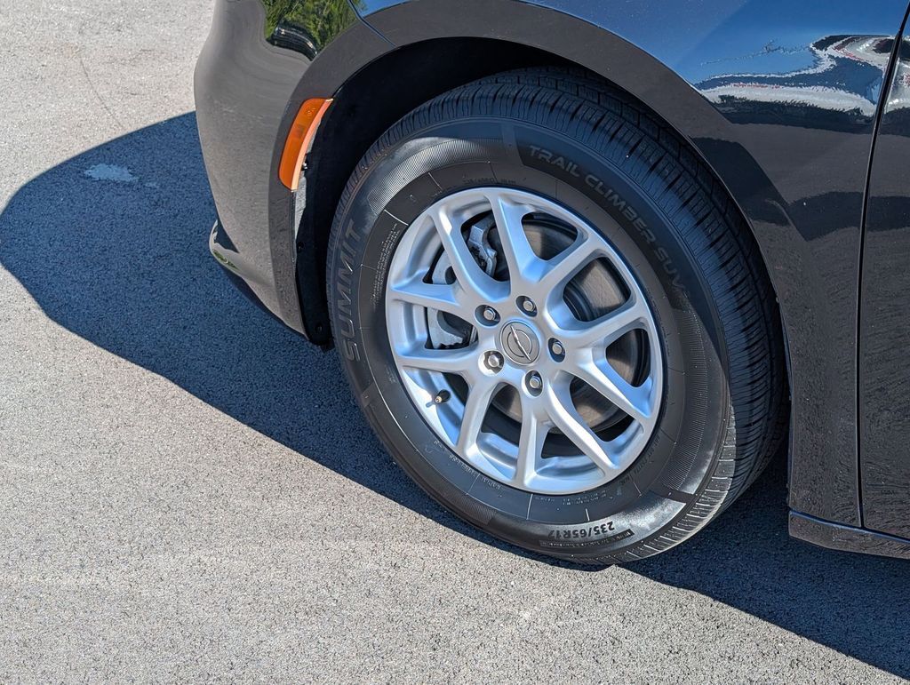 Used 2023 Chrysler Pacifica - photo 6