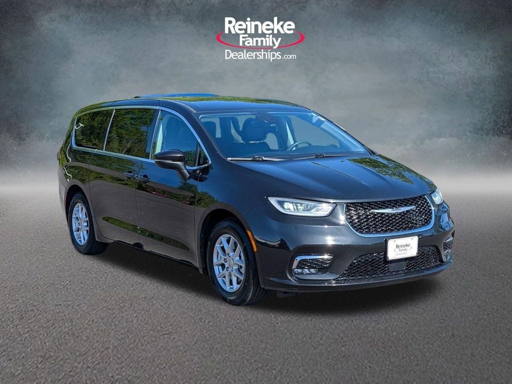 Used 2023 Chrysler Pacifica - photo 5