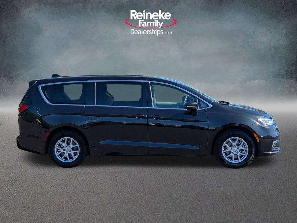 Used 2023 Chrysler Pacifica - photo 6