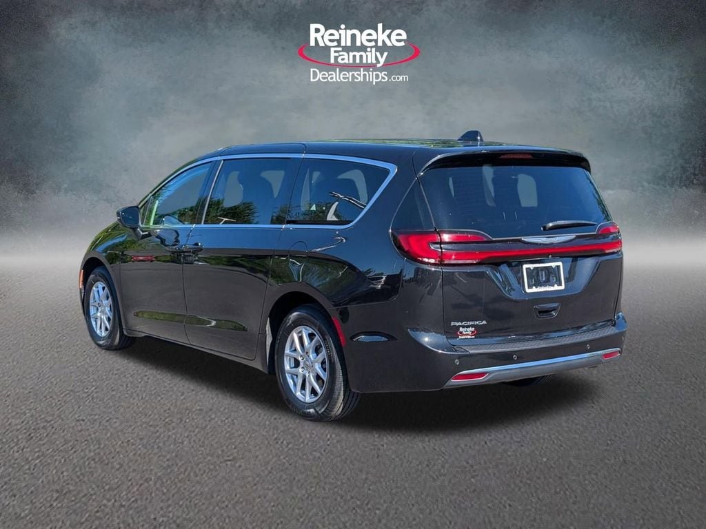Used 2023 Chrysler Pacifica - photo 9
