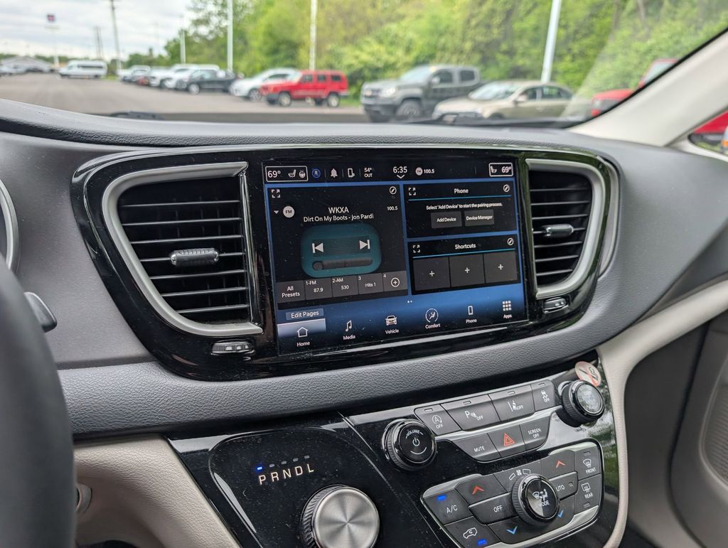 Used 2023 Chrysler Pacifica - photo 14
