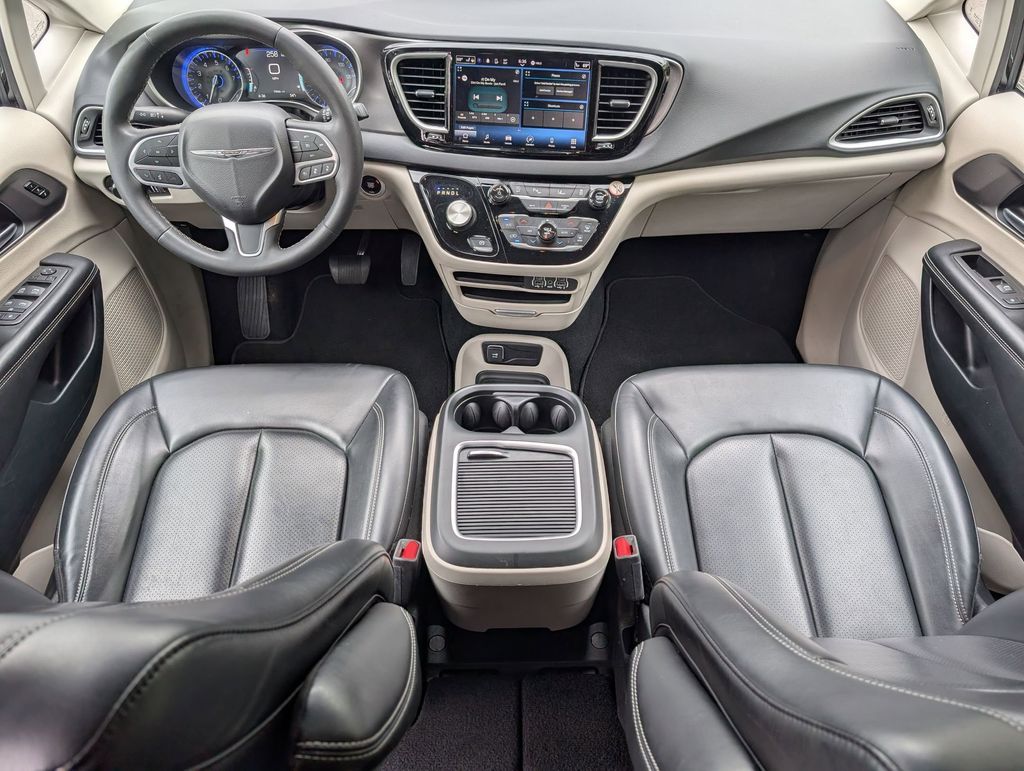 Used 2023 Chrysler Pacifica - photo 16