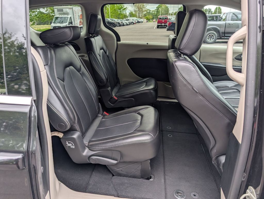 Used 2023 Chrysler Pacifica - photo 19