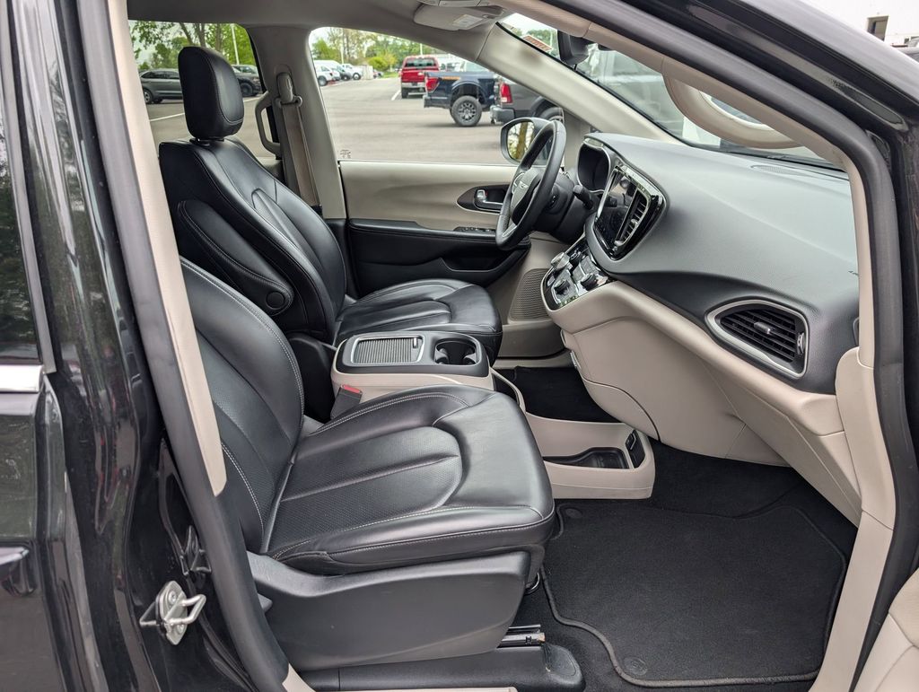 Used 2023 Chrysler Pacifica - photo 20