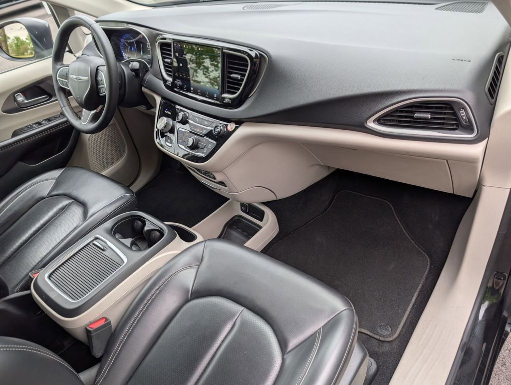 Used 2023 Chrysler Pacifica - photo 21