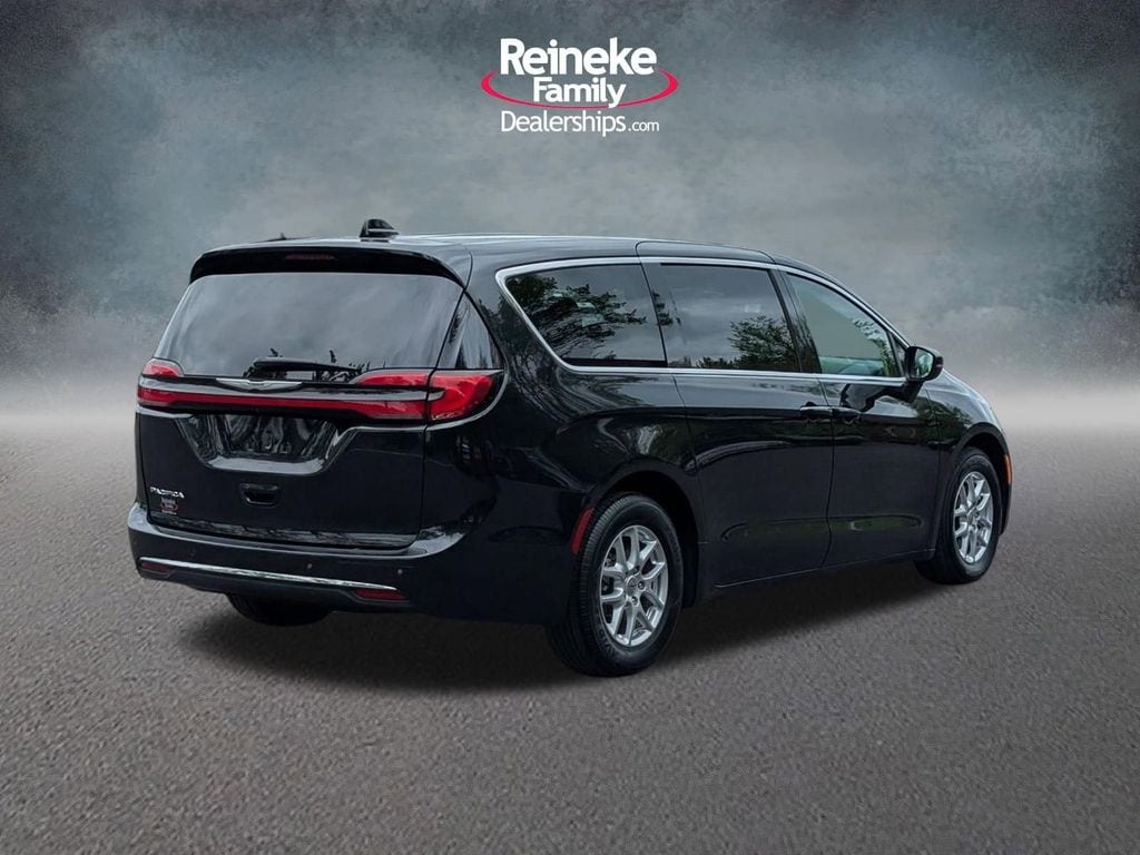 Used 2023 Chrysler Pacifica - photo 7