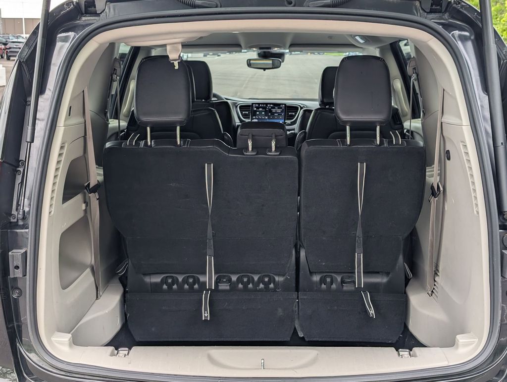Used 2023 Chrysler Pacifica - photo 9