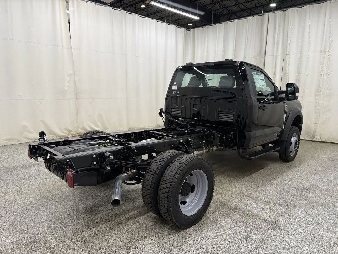 New 2026 Ford F-550 - photo 2