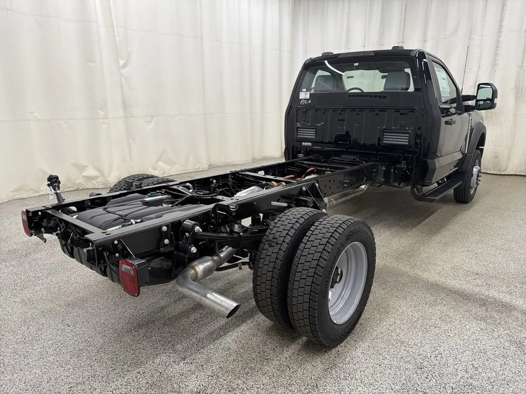 New 2026 Ford F-550 - photo 2