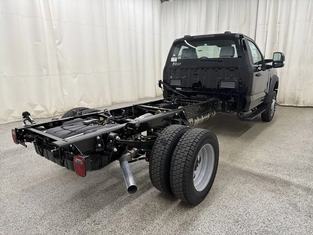 New 2026 Ford F-550 - photo 2