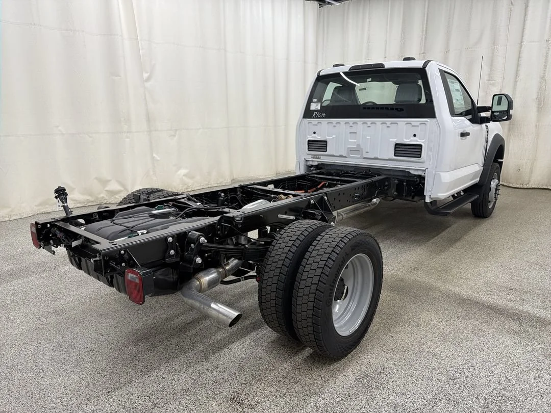 New 2026 Ford F-550 - photo 2