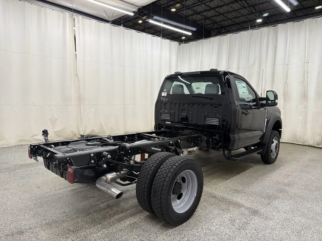 New 2026 Ford F-550 - photo 2