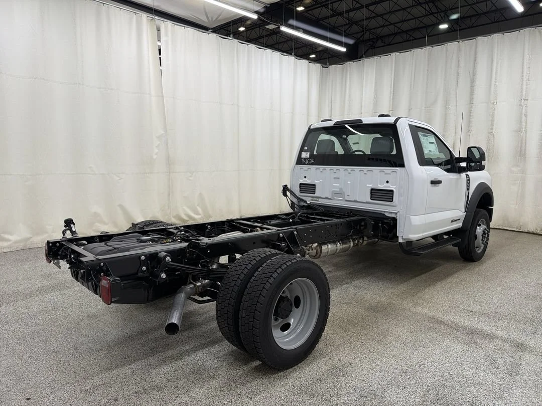 New 2026 Ford F-550 - photo 2