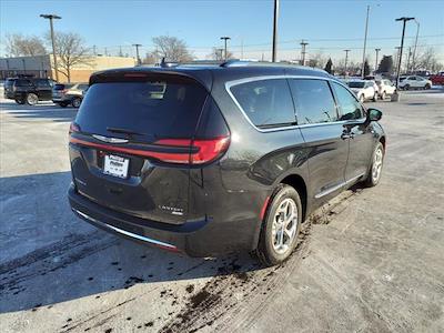 Used 2021 Chrysler Pacifica Limited AWD Minivan for sale #T21022 - photo 2