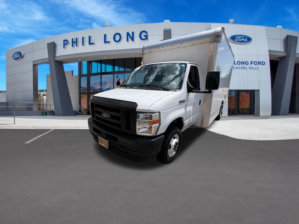 Used 2023 Ford E-450 - photo 1