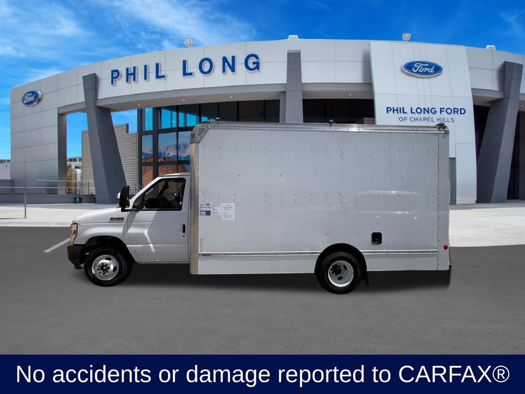 Used 2023 Ford E-450 - photo 2