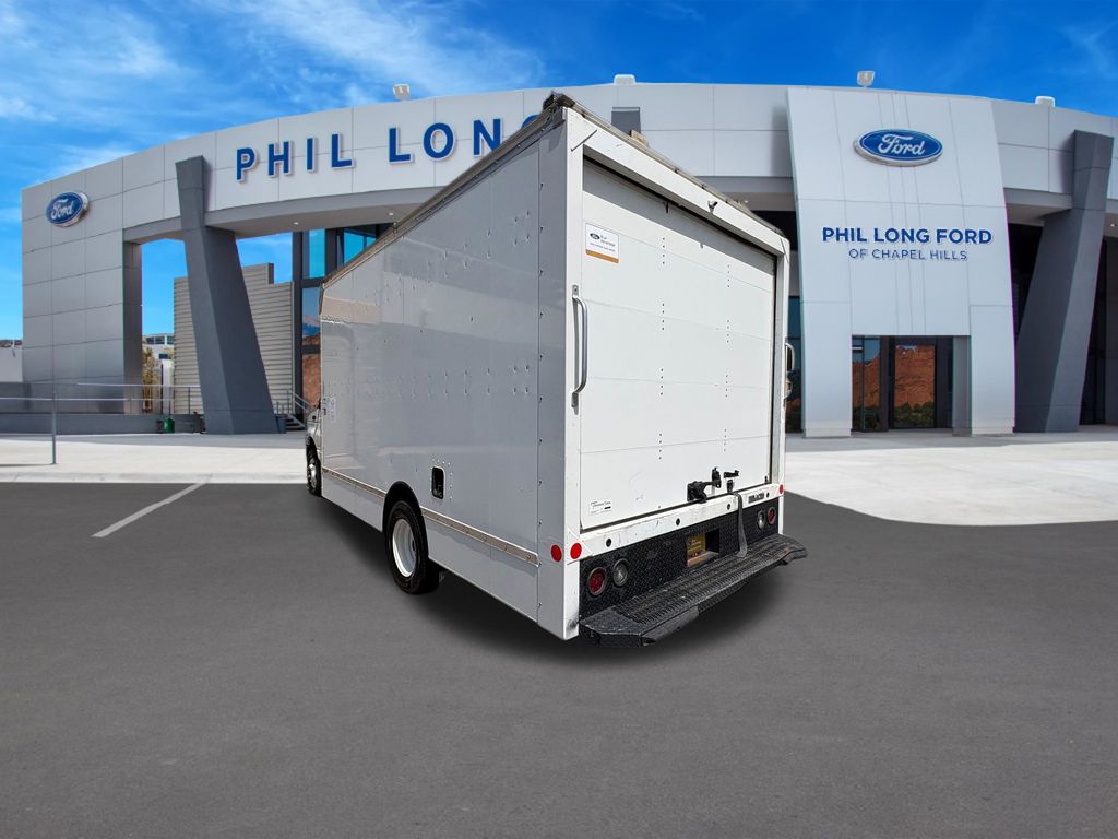 Used 2023 Ford E-450 - photo 2