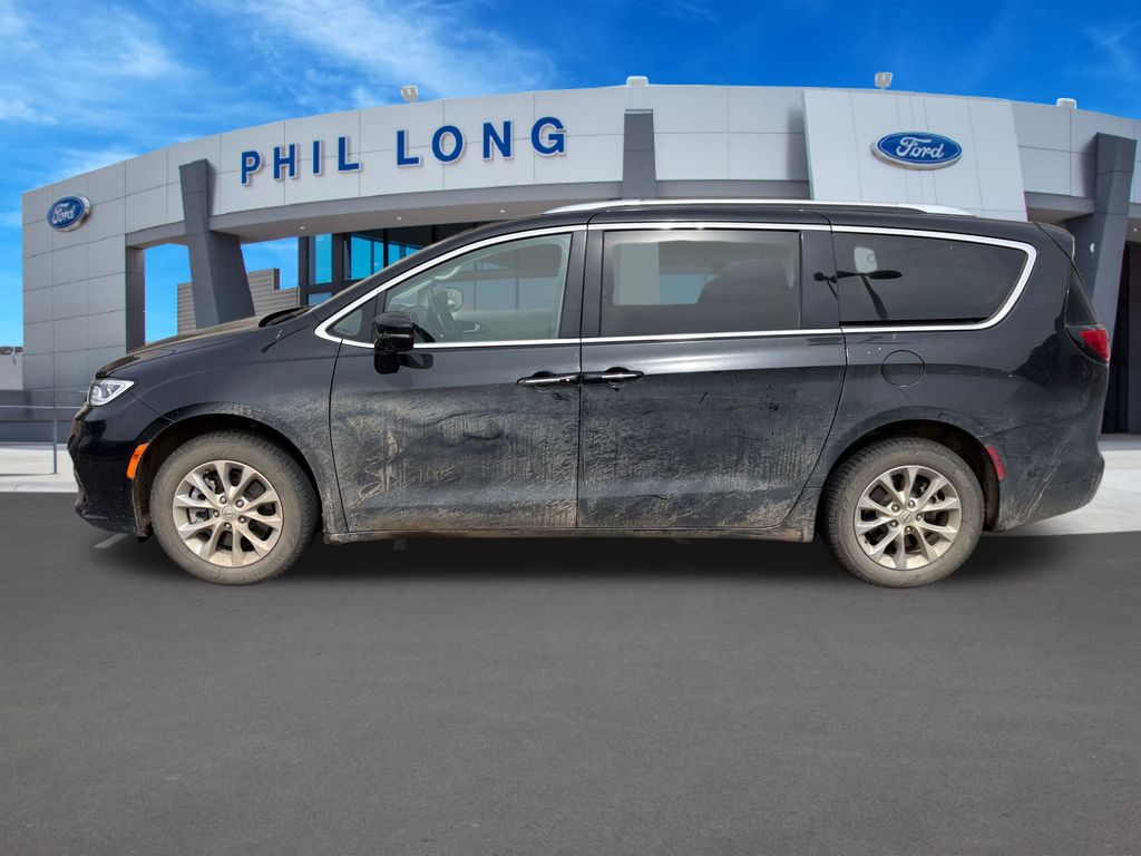Used 2021 Chrysler Pacifica - photo 2