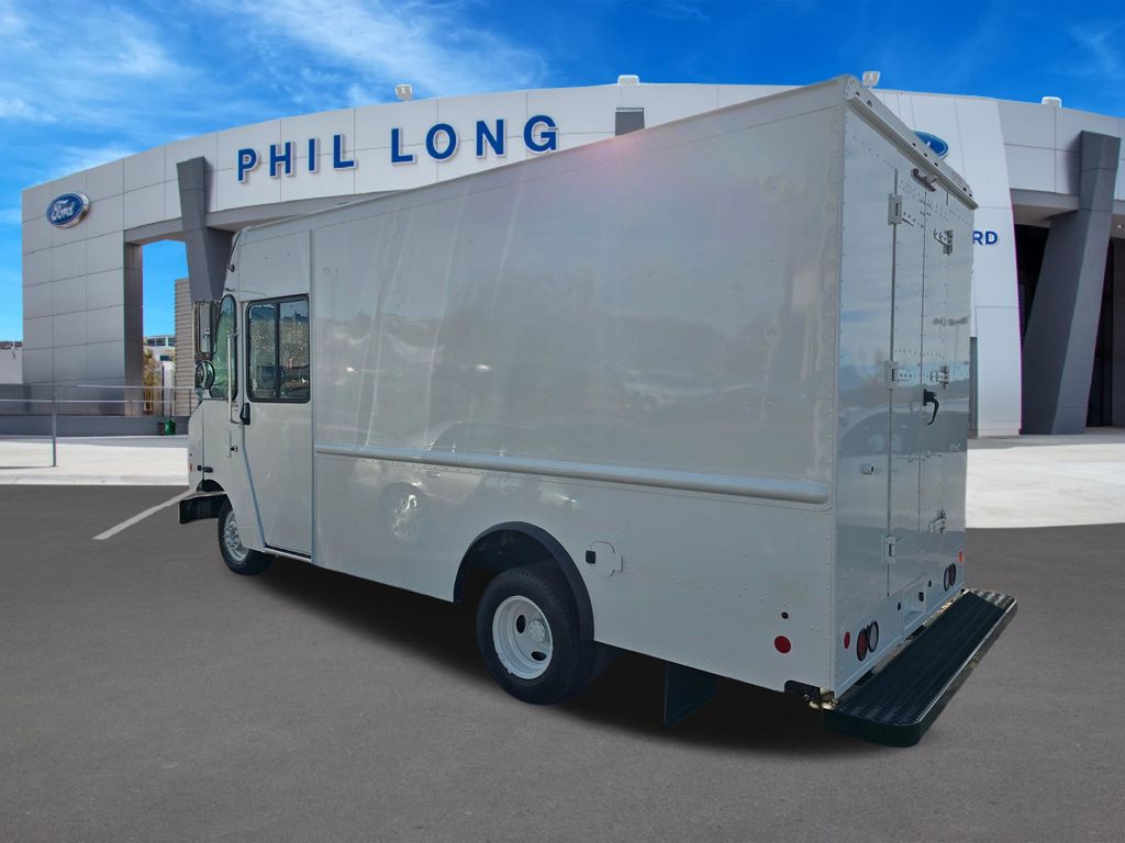 New 2026 Ford E-350 - photo 5