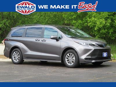 Used 2024 Toyota Sienna LE Minivan for sale #C25D80A - photo 1