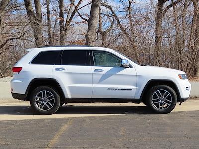 Used 2019 Jeep Grand Cherokee - photo 1