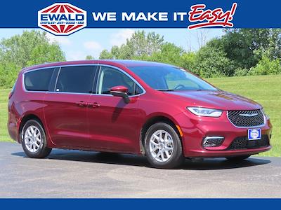 Used 2023 Chrysler Pacifica - photo 1