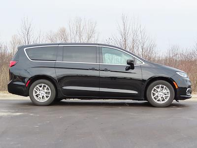Used 2024 Chrysler Pacifica - photo 1