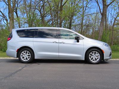 2024 Chrysler Pacifica FWD Minivan for sale #CN3325 - photo 2