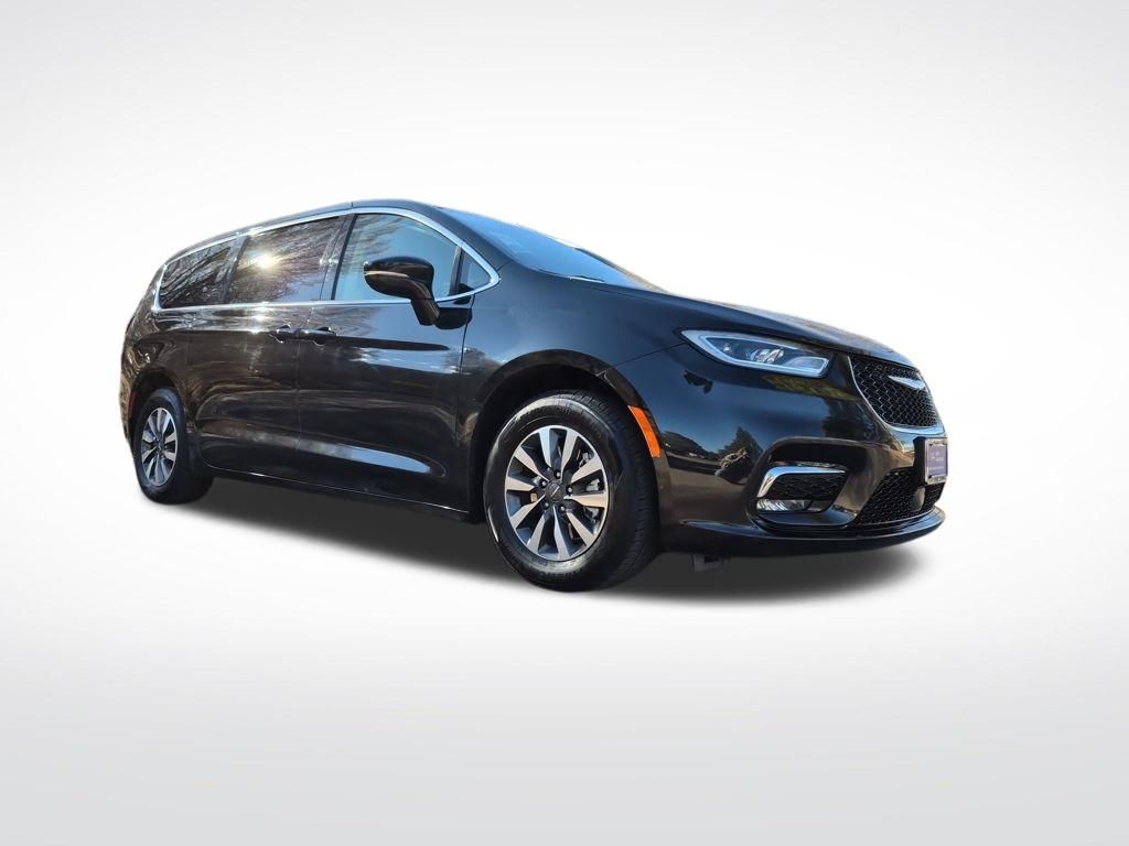 Used 2024 Chrysler Pacifica - photo 1
