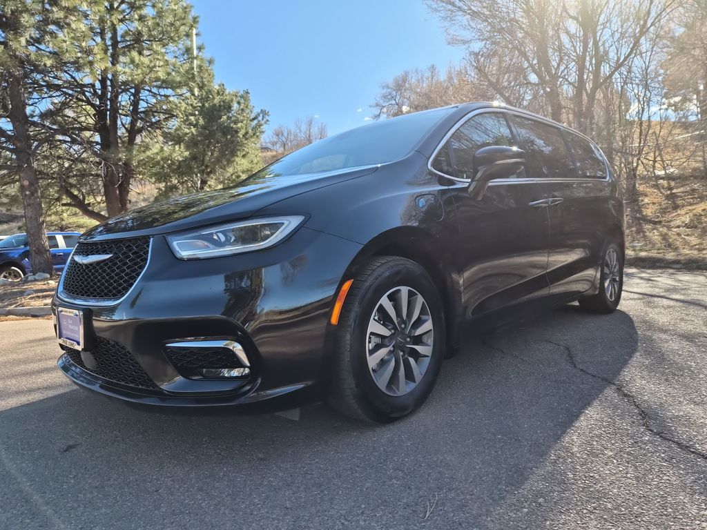 Used 2024 Chrysler Pacifica - photo 5