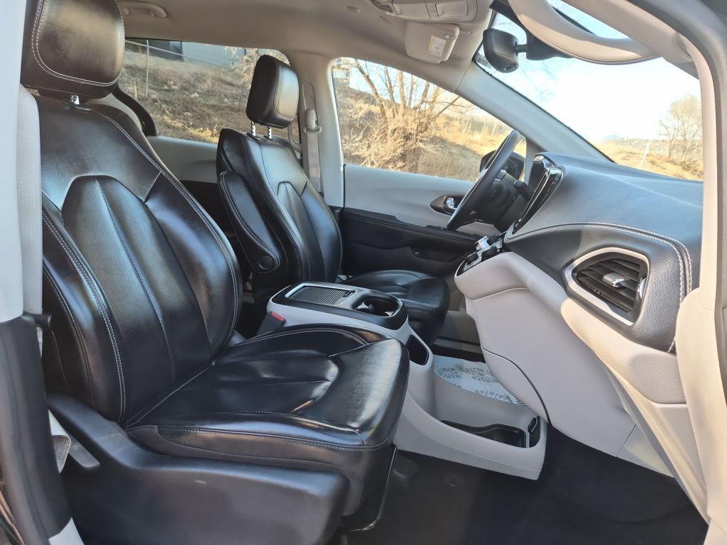 Used 2024 Chrysler Pacifica - photo 34