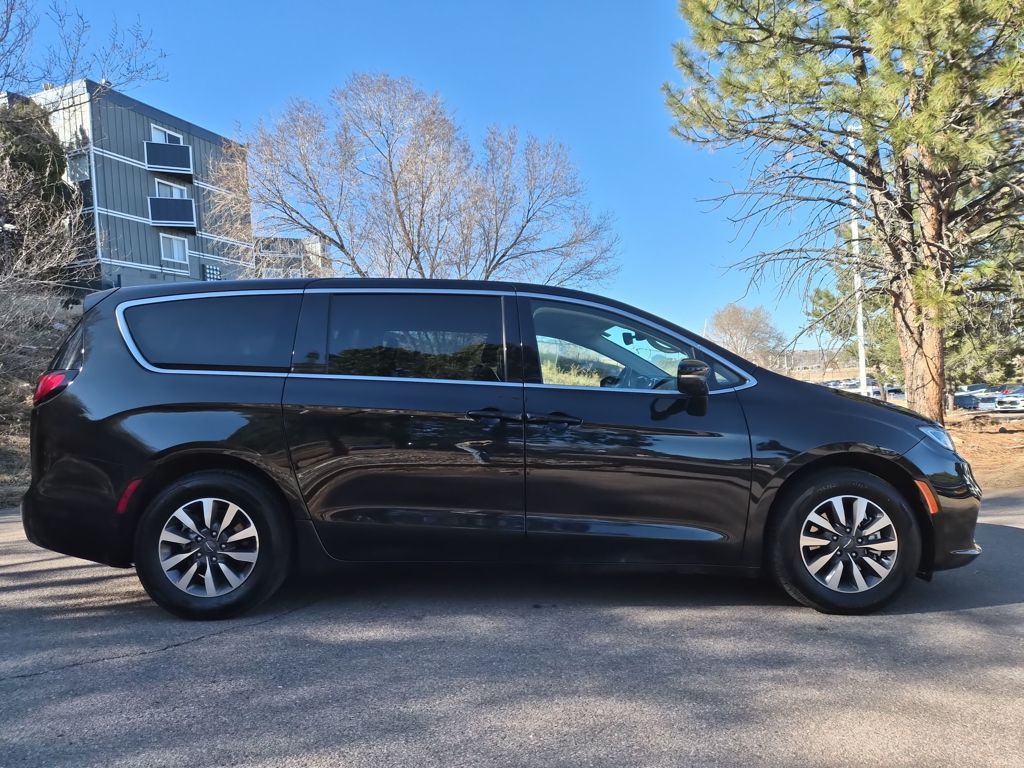 Used 2024 Chrysler Pacifica - photo 10