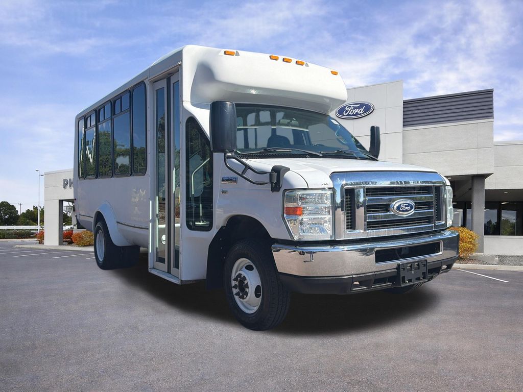 Used 2016 Ford E-350 - photo 1