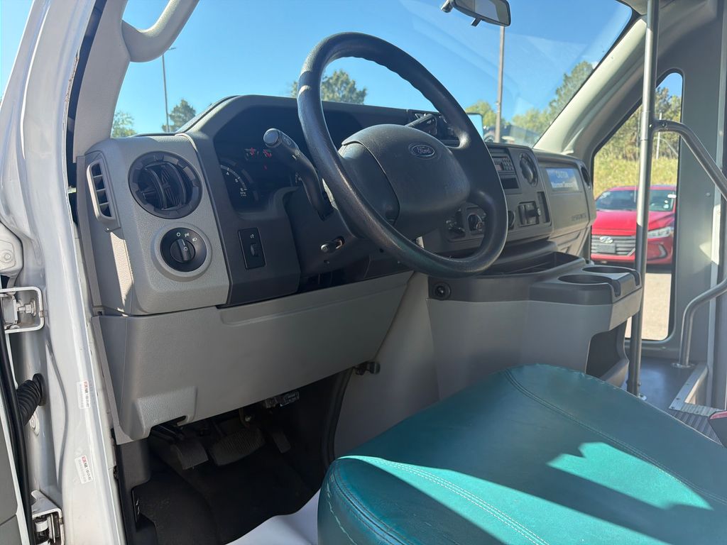 Used 2016 Ford E-350 - photo 17