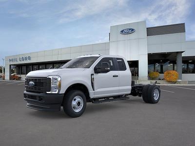 2025 Ford F-350 Super Cab DRW 4WD Cab Chassis for sale #655037 - photo 1