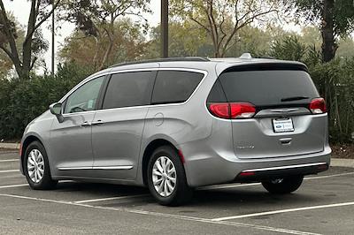 Used 2017 Chrysler Pacifica Touring L Minivan for sale #HR544204PC - photo 2