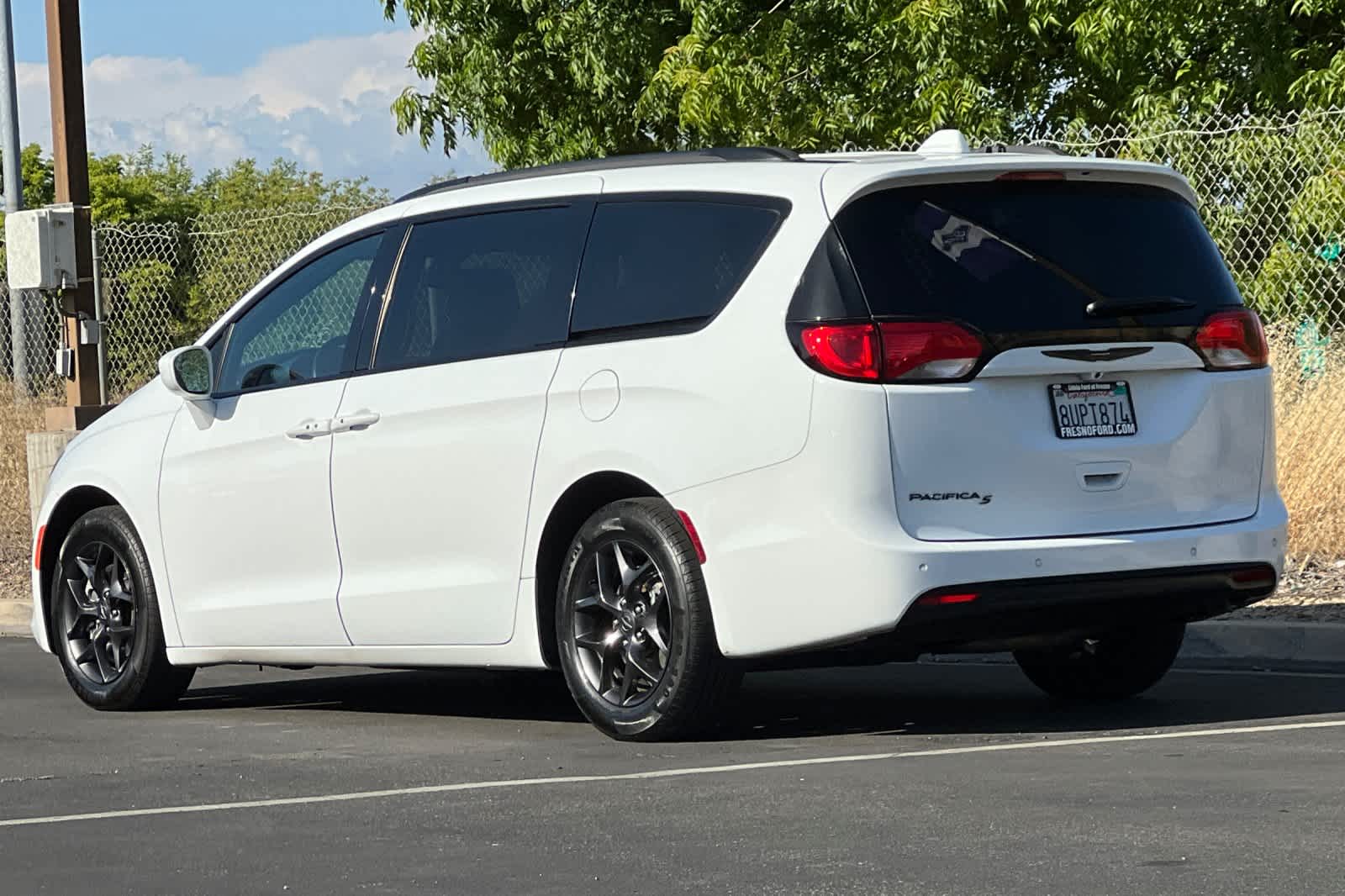 Used 2020 Chrysler Pacifica - photo 2
