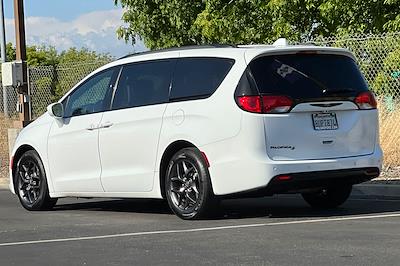 Used 2020 Chrysler Pacifica - photo 2