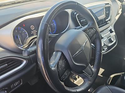 Used 2020 Chrysler Pacifica - photo 2
